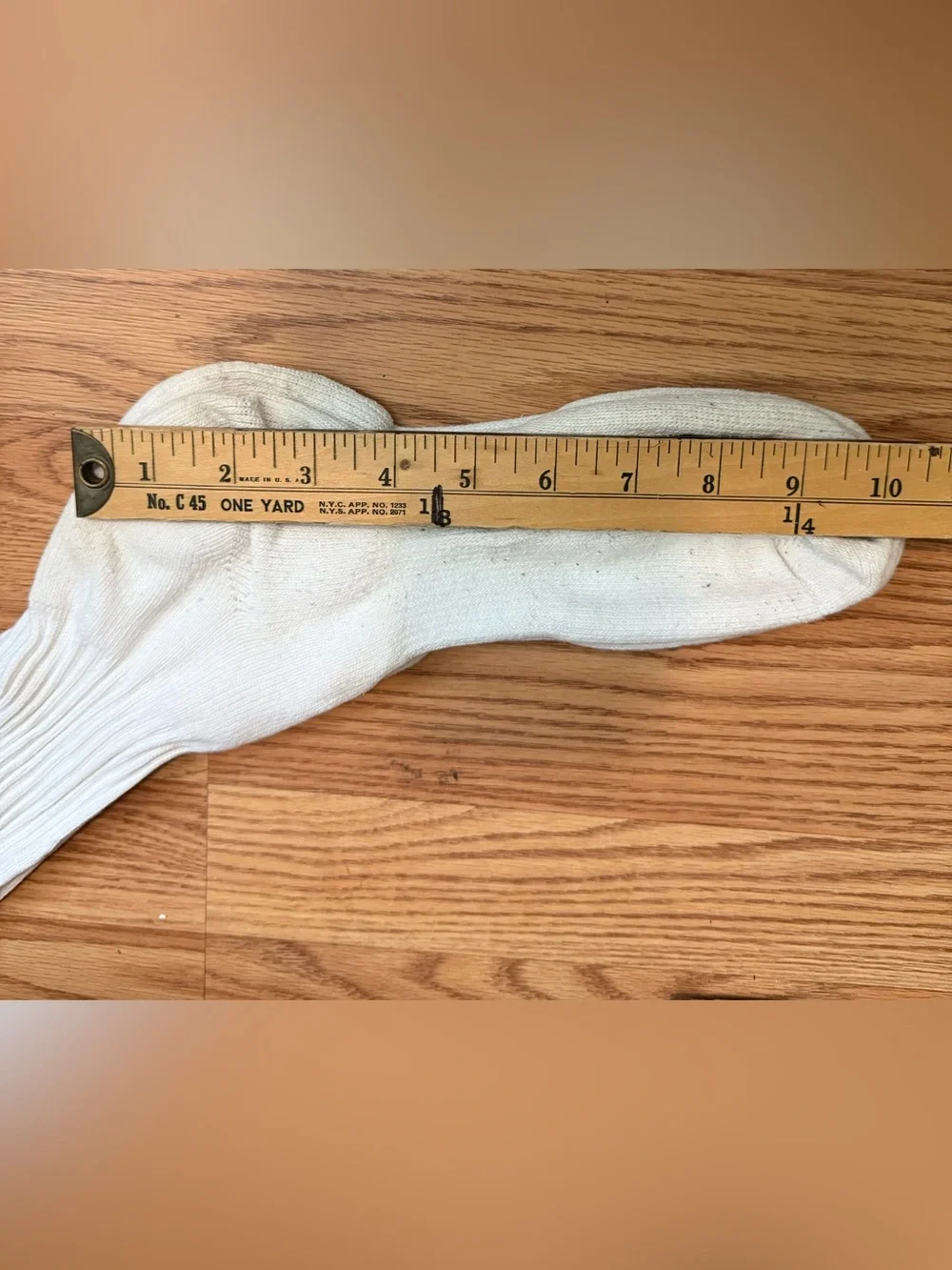 Vintage NIKE Swish white mid-calf athletic socks ,2 Pairs .